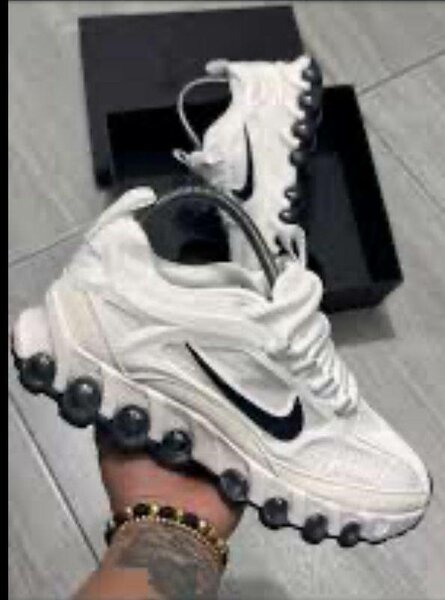 Chaussures de sport blanches tendance