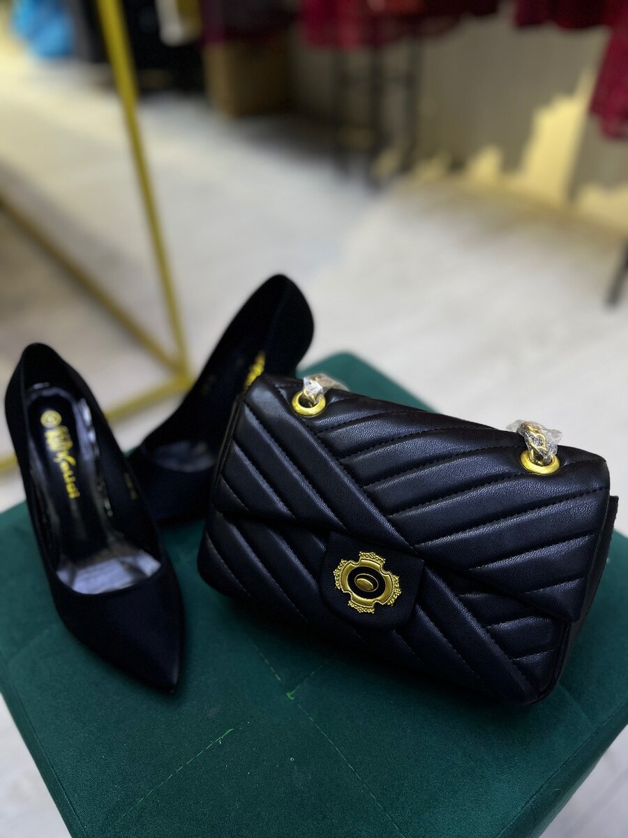 Черная Сумка из натуральной кожи.