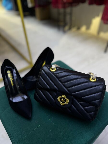 Черная Сумка из натуральной кожи.