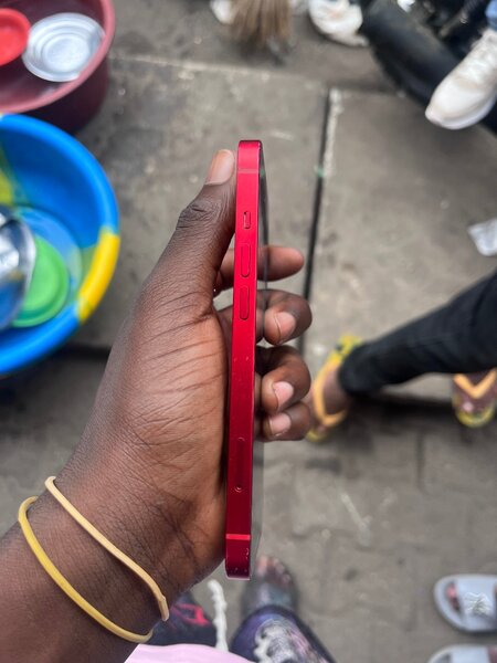 iPhone Rouge - Écran Révolutionnaire