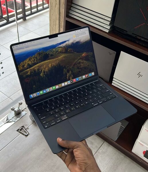 Neatly used MacBook Air 13inch M3 2024 16GB ram 512gb ssd