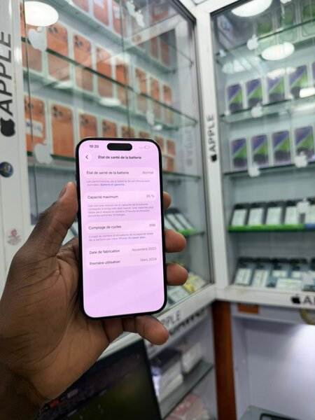 15 pro 256 Go sans message