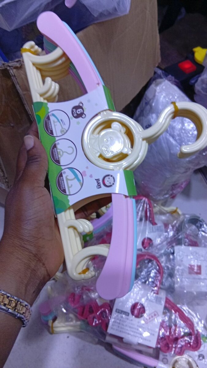 Cintres multifonctions pour enfants