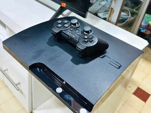 Console Sony PS3 avec manettes