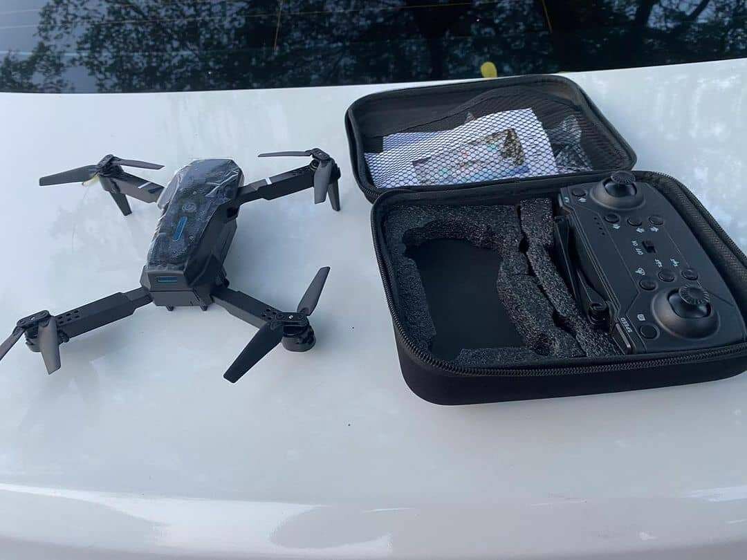 Drone pliable avec télécommande