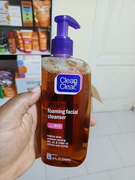 Clean & Clear Foaming Cleanser