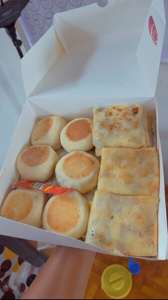 Assortiment de Brioches et Crêpes