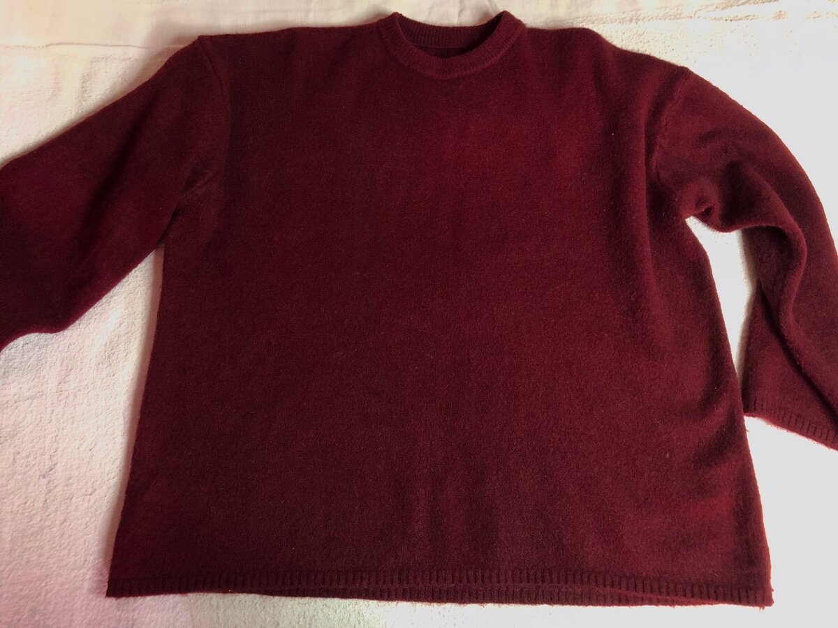 Бордовый свитер