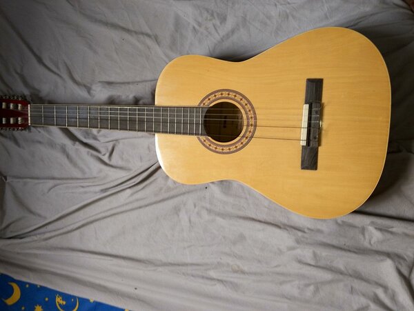 Guitare classique acoustique élégante