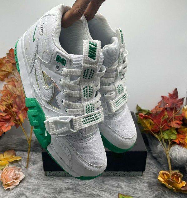 NIKE AIR MAX SNEAKERS.