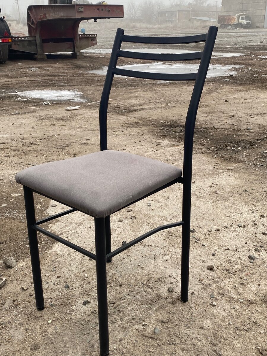 Металлическая стулья