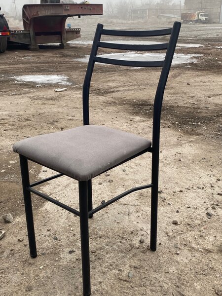 Металлическая стулья