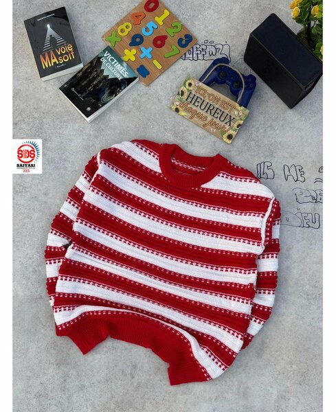 Pull rayé rouge unisexe