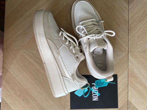 Кроссовки оригинал с Poizon