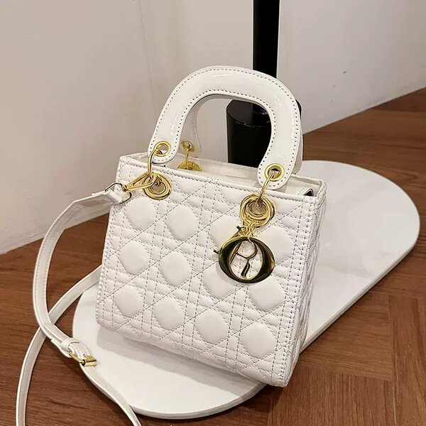 Sac à main élégant verni