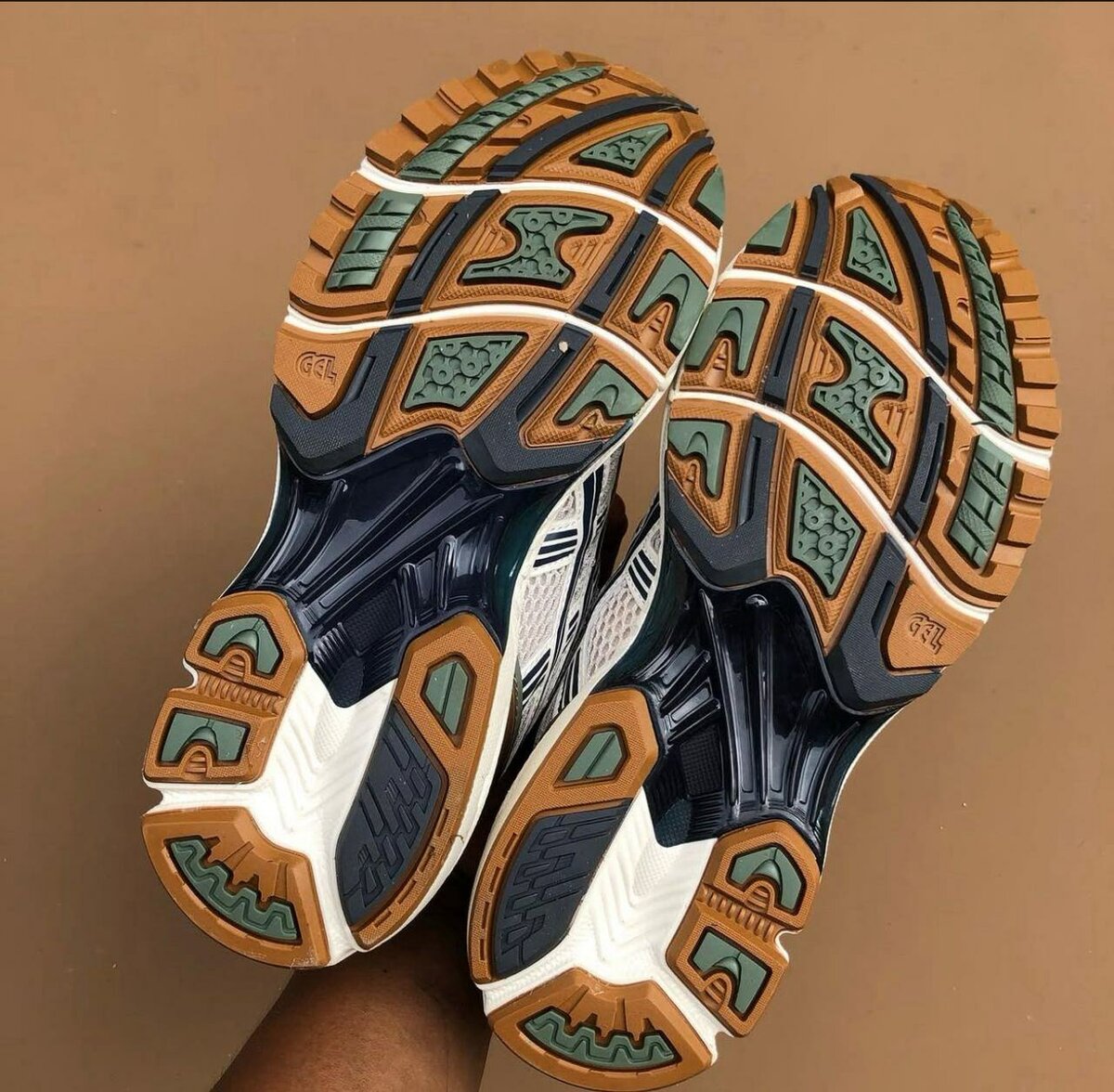 Chaussures ASICS kayano 14