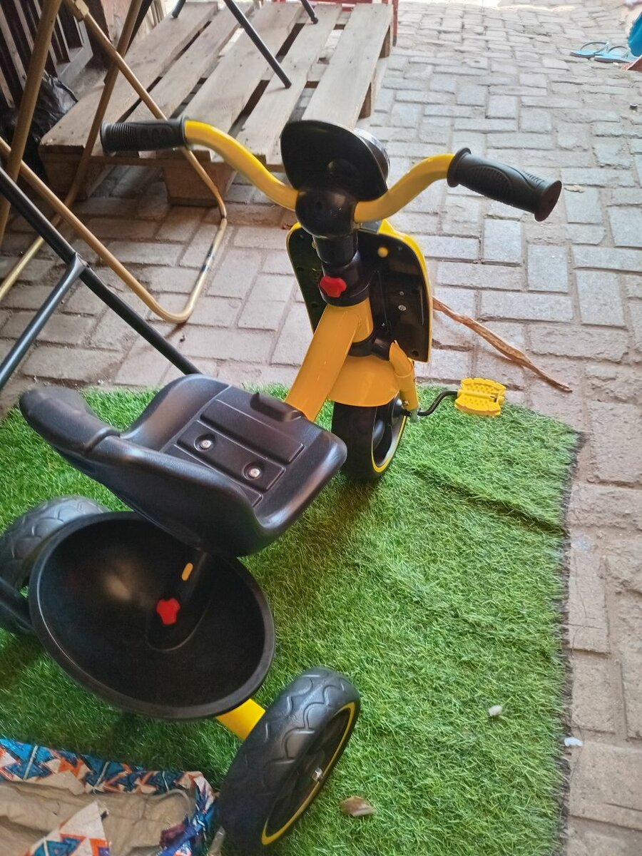 Kids  easy riding tricycle