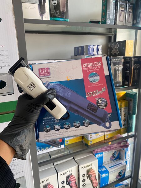 Kiki cordless clipper set.