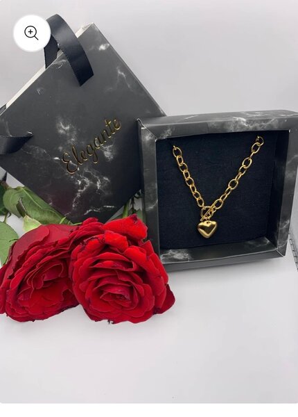 Collier en or avec pendentif