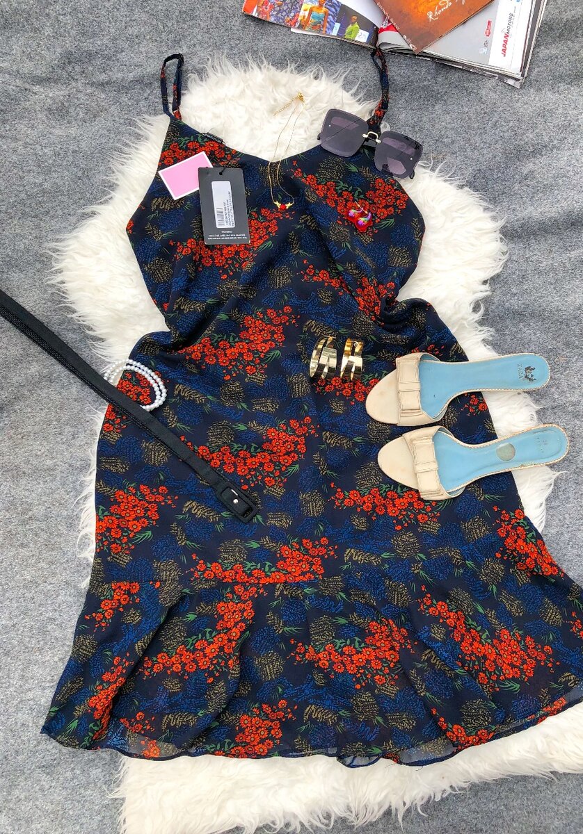 Spaghetti hands dress