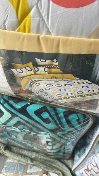 Couette  plus draps de lit