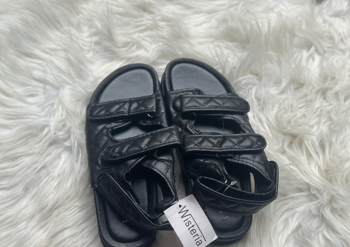 Sandales noires en cuir