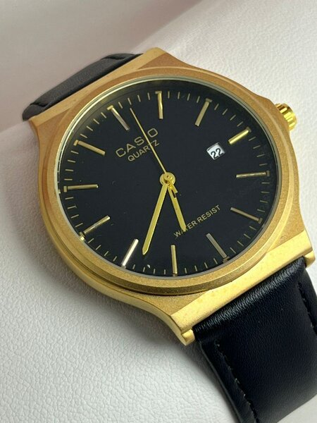 Montre homme élégante en or