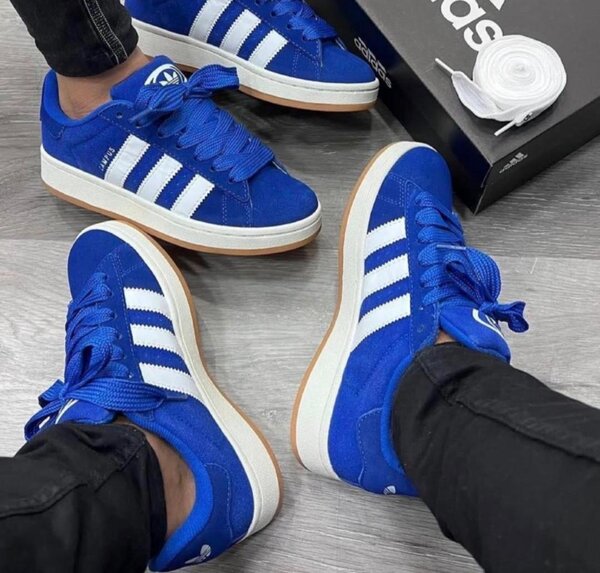 Baskets bleues style moderne