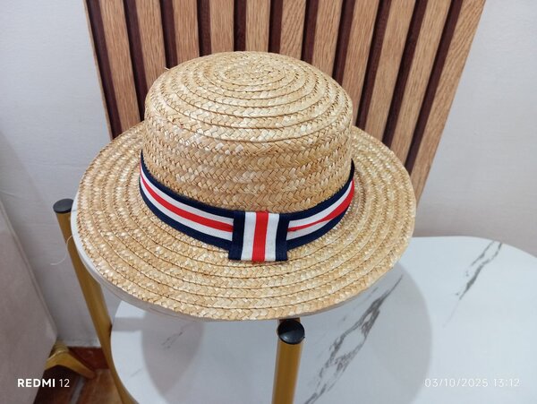 Chapeau de paille élégant