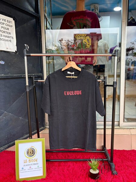 T-shirt noir "Enclude"