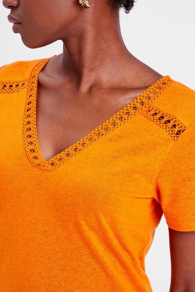T-shirt orange à col en V