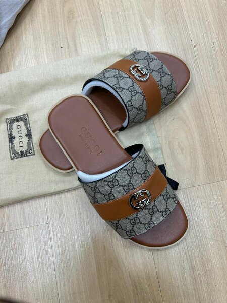 Tongs de luxe pour hommes