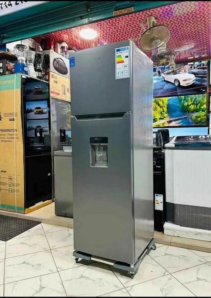 Réfrigérateur inox moderne