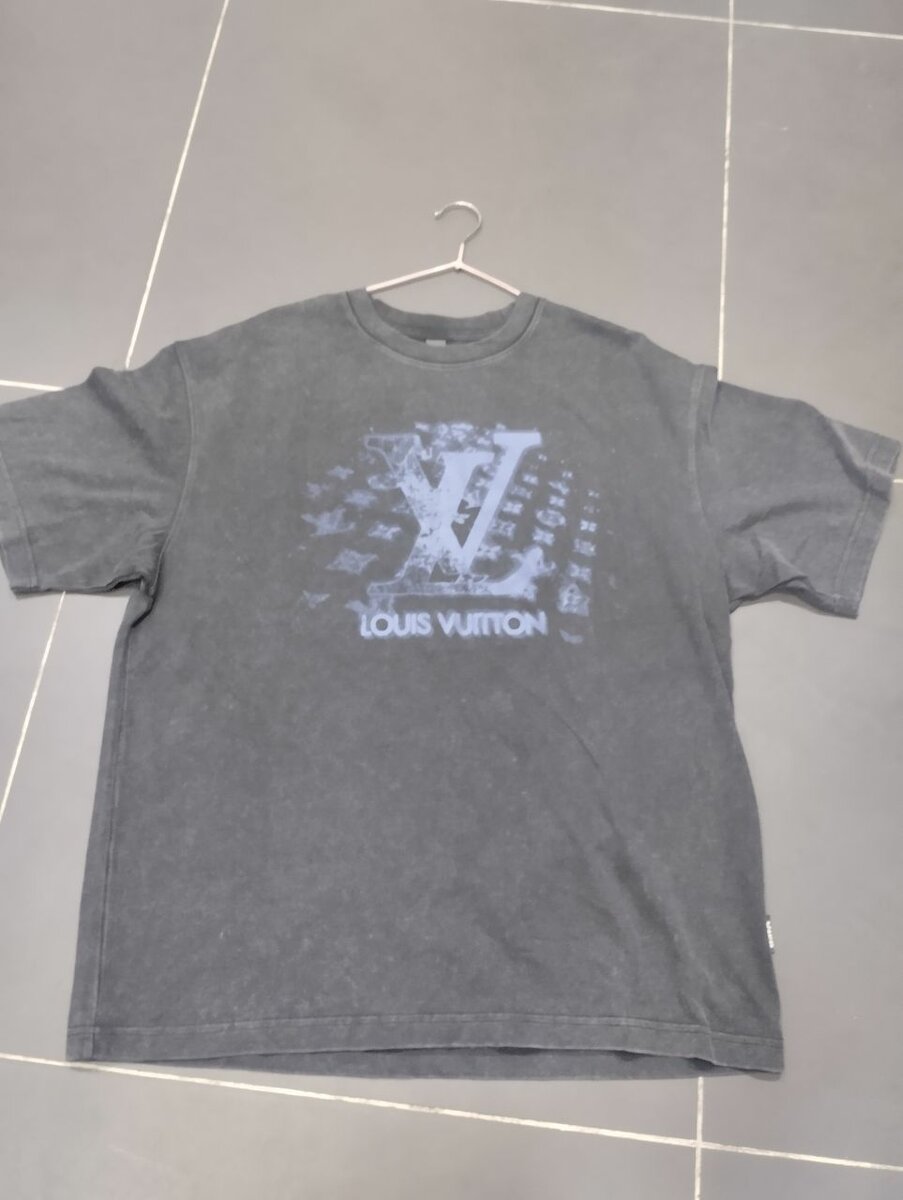 T-shirts graphiques modernes