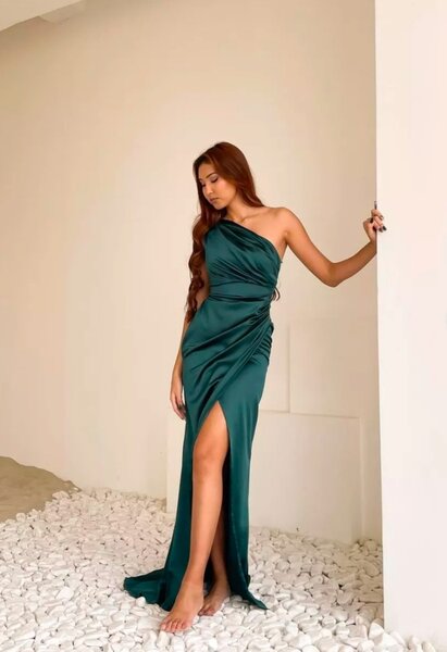Изумрудное вечернее платье