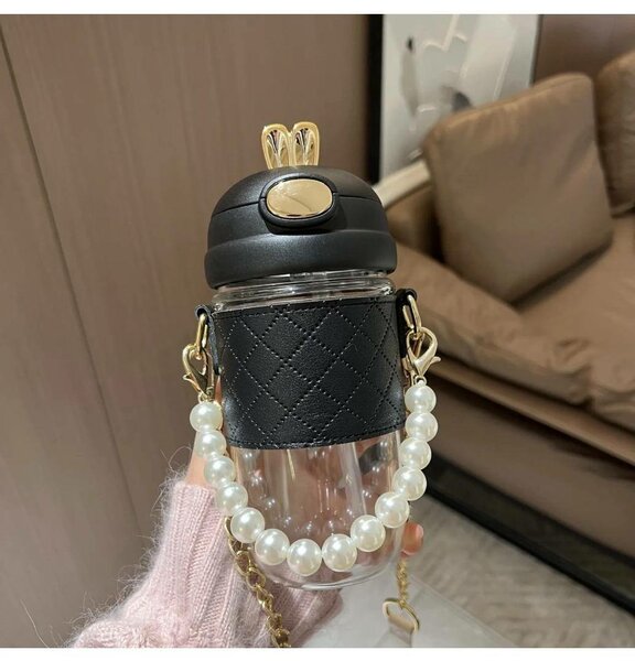 Gourde élégante avec bandoulière