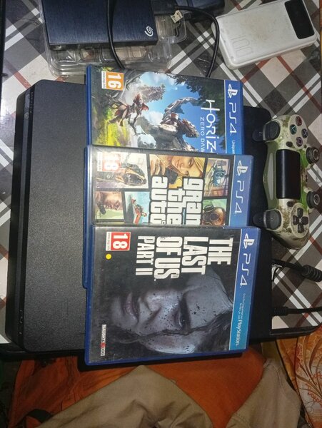 Jeux PS4 avec console