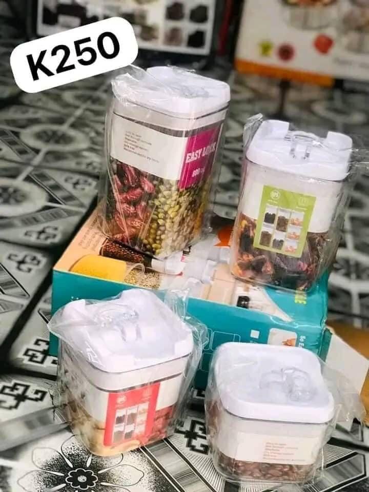 Food storage containers