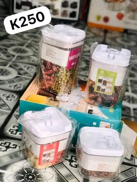 Food storage containers