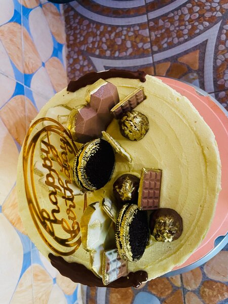 Drip Cake & Assorted Chocolate