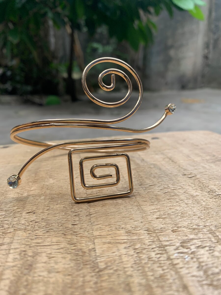 Bracelet en spirale doré