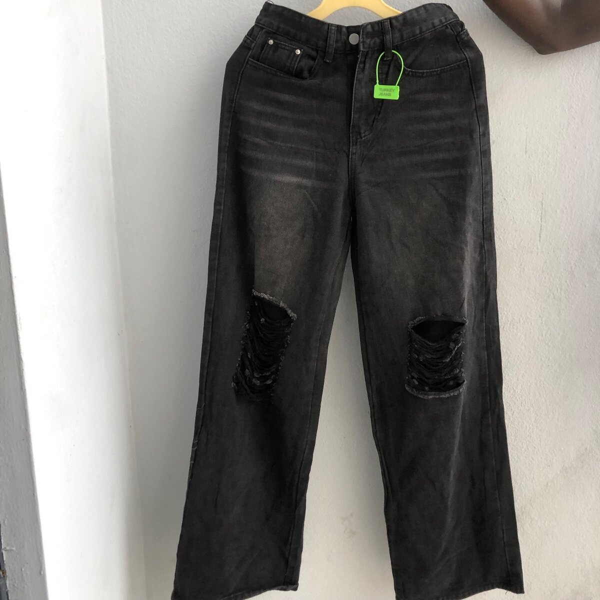 Jeans déchirés tendance