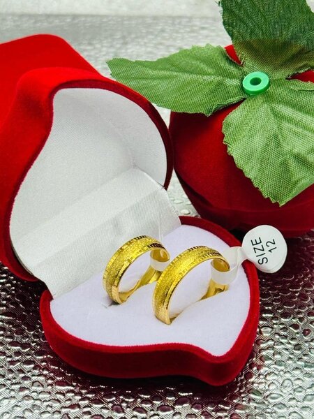 Elegant Gold Wedding Rings