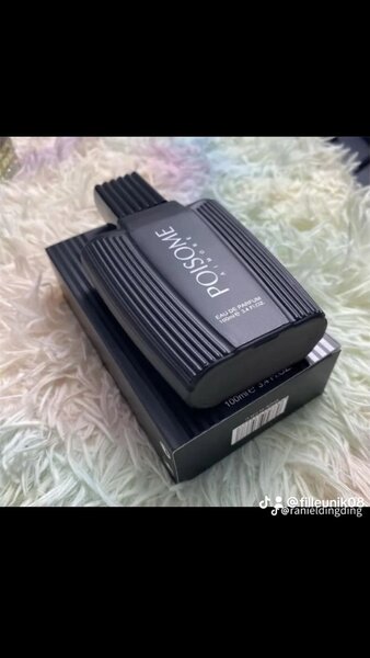 Parfum intense homme élégant