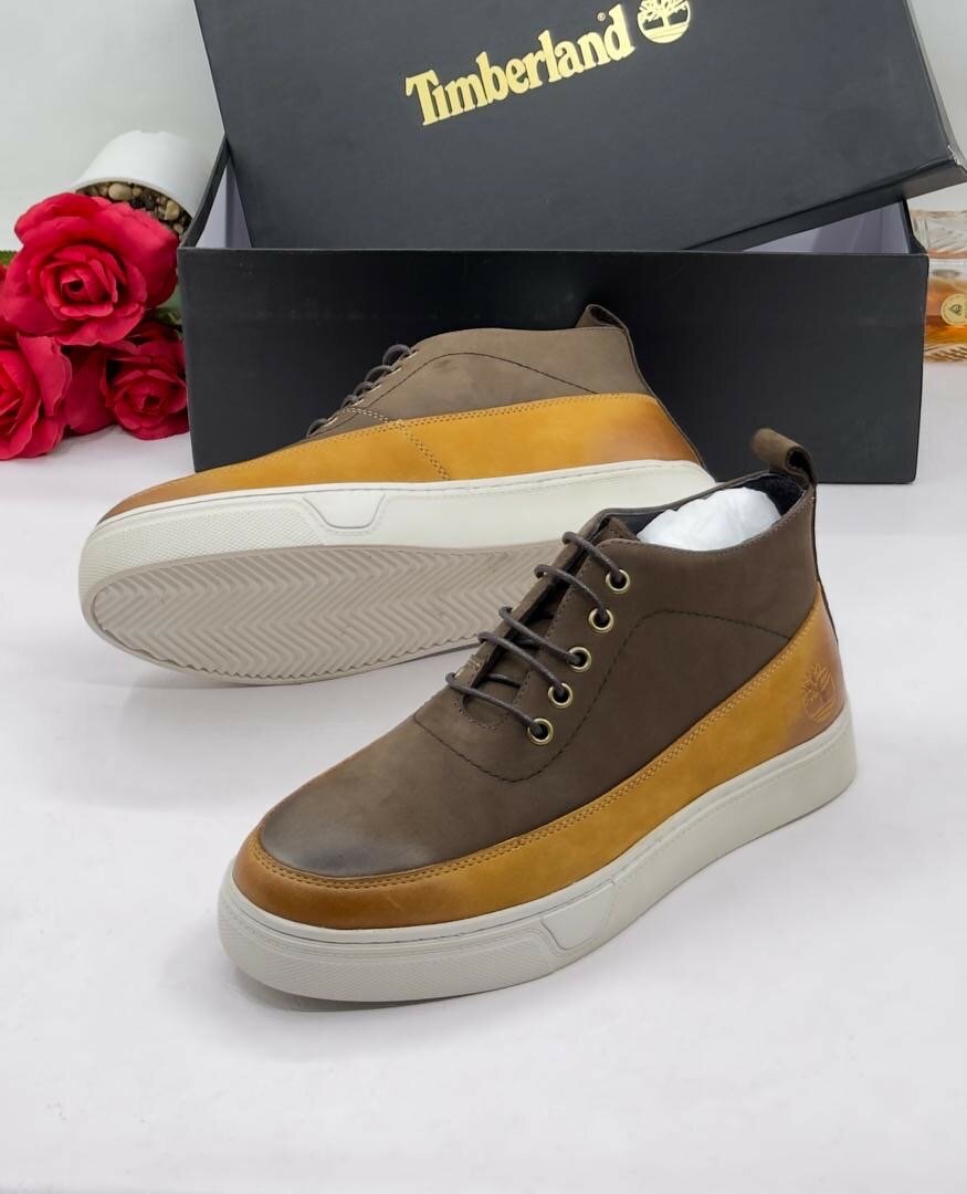 TIMBERLAND COFFE AND WHITE