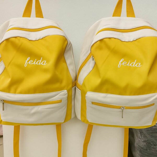 Sac à dos jaune élégant