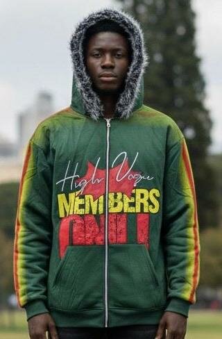 Veste à capuche stylée