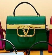 Sac avec bouton "V" vert