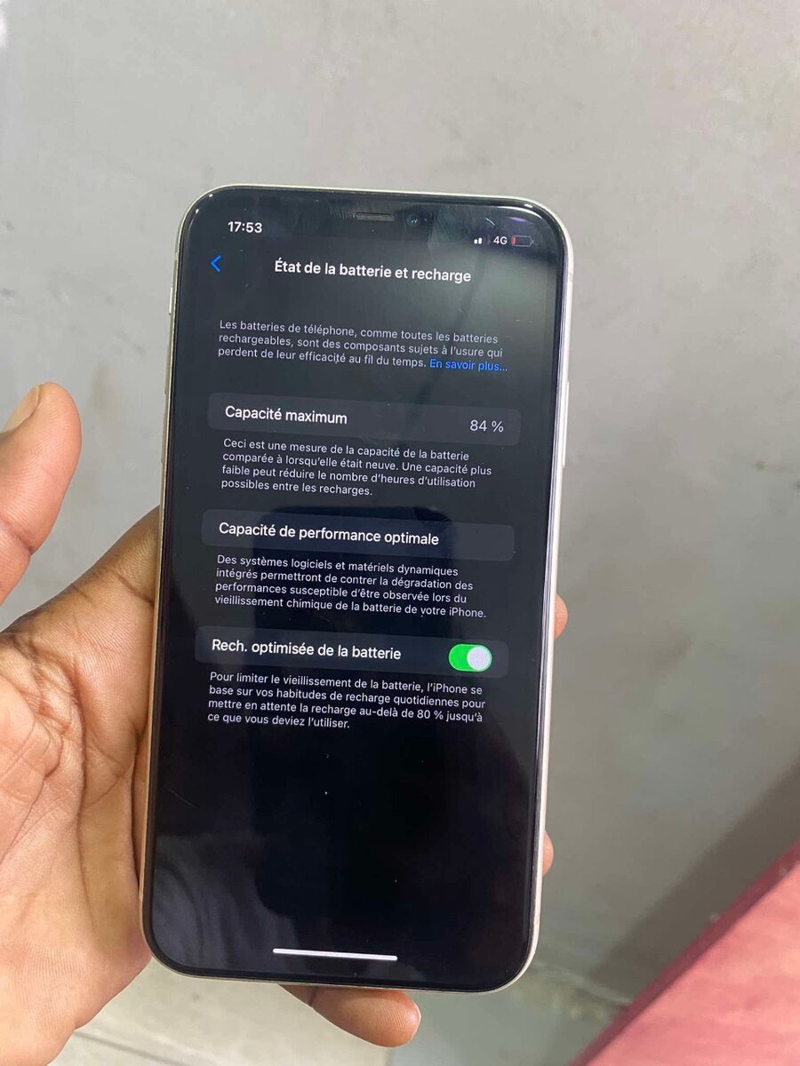 iPhone 11 64g quasi neuf jamais démonté