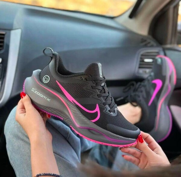 Nike ZoomX. BlackPink